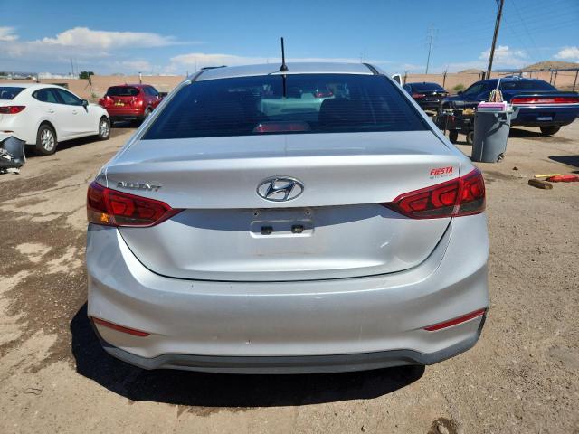 3KPC24A67NE163552 - 2022 HYUNDAI ACCENT SE 银色 照片 6