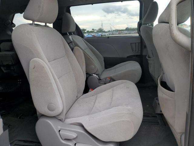 5TDKZ3DC1HS855156 - 2017 TOYOTA SIENNA LE 灰色 照片 11