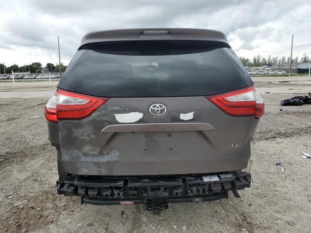 5TDKZ3DC1HS855156 - 2017 TOYOTA SIENNA LE 灰色 照片 6