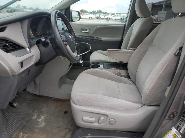 5TDKZ3DC1HS855156 - 2017 TOYOTA SIENNA LE 灰色 照片 7