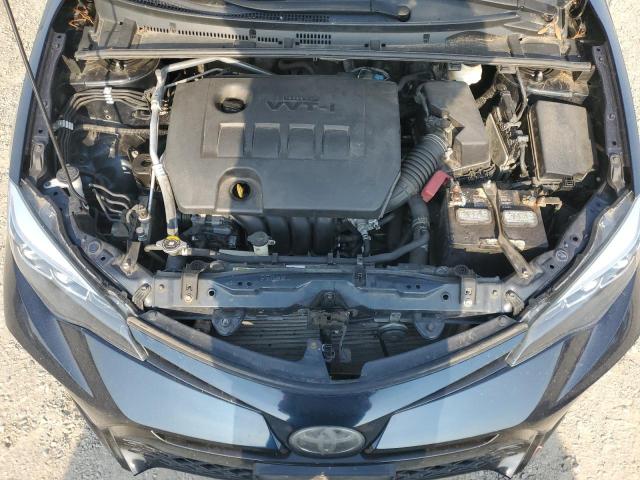 2T1BURHE4JC019319 - 2018 TOYOTA COROLLA L BLUE photo 11