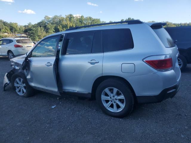 5TDBK3EH4DS255708 - 2013 TOYOTA HIGHLANDER BASE Күміс фото 2