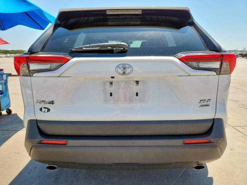 JTMP1RFV0LD529867 - 2020 TOYOTA RAV4 XLE WHITE photo 6