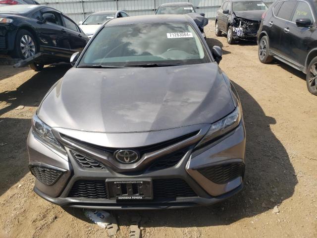 4T1G11AK1PU823794 - 2023 TOYOTA CAMRY SE NIGHT SHADE SILVER photo 5