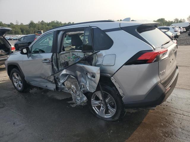 2T3P1RFV3PW372067 - 2023 TOYOTA RAV4 XLE SILVER photo 2