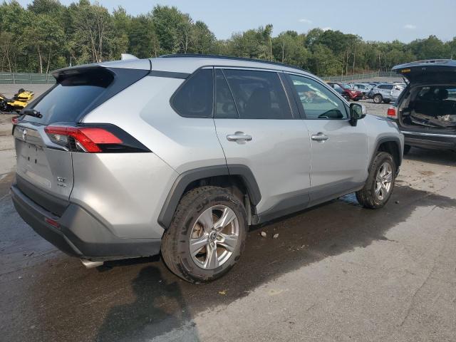 2T3P1RFV3PW372067 - 2023 TOYOTA RAV4 XLE SILVER photo 3