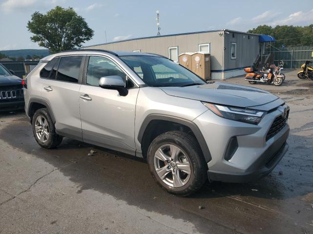 2T3P1RFV3PW372067 - 2023 TOYOTA RAV4 XLE SILVER photo 4