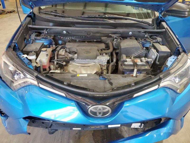 2T3ZFREV9HW344870 - 2017 TOYOTA RAV4 LE 蓝色 照片 12