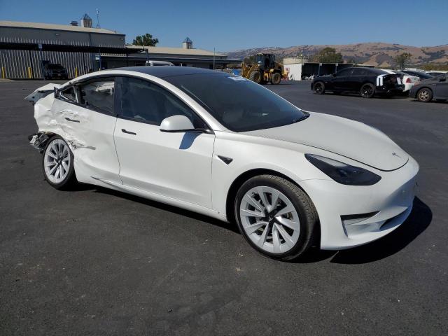 5YJ3E1EAXPF704918 - 2023 TESLA MODEL 3 Weiß Foto 4