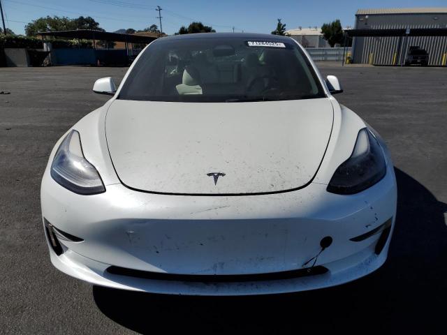 5YJ3E1EAXPF704918 - 2023 TESLA MODEL 3 Weiß Foto 5