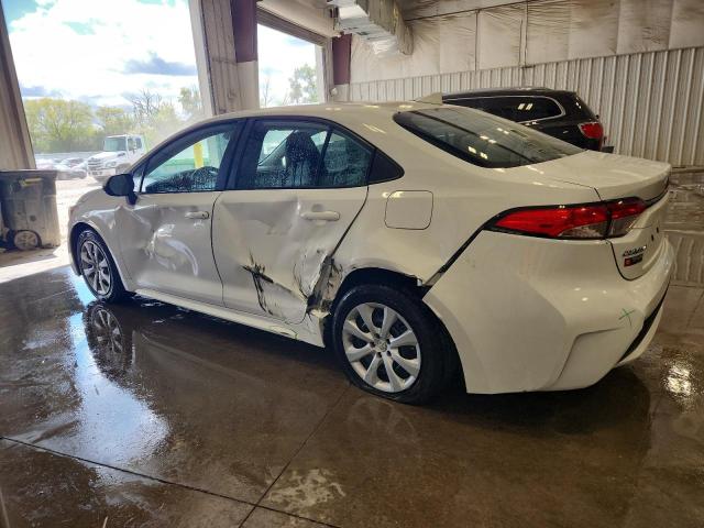 5YFEPMAE0NP331404 - 2022 TOYOTA COROLLA LE WHITE photo 2