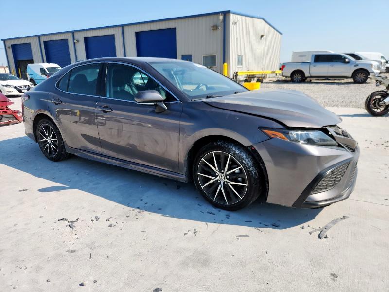 4T1G11AK1NU662294 - 2022 TOYOTA CAMRY SE GRAY photo 4