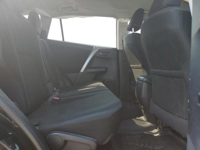 2T3BFREV9JW722676 - 2018 TOYOTA RAV4 LE 黑色 照片 11