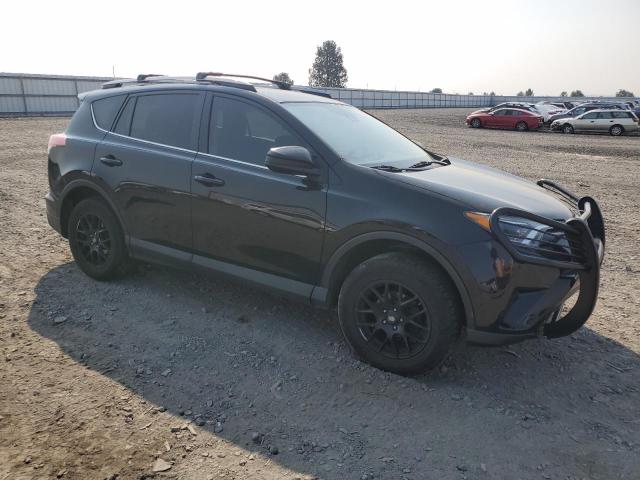 2T3BFREV9JW722676 - 2018 TOYOTA RAV4 LE 黑色 照片 4