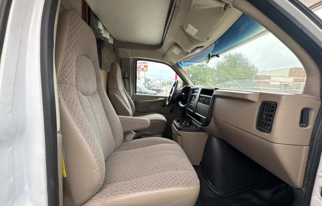 1GBJG31U831126516 - 2003 CHEVROLET EXPRESS G3 WHITE photo 5