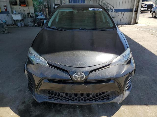5YFBURHE3JP772453 - 2018 TOYOTA COROLLA L BLACK photo 5