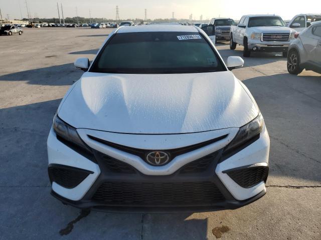 4T1G11AK2PU786660 - 2023 TOYOTA CAMRY SE NIGHT SHADE WHITE photo 5