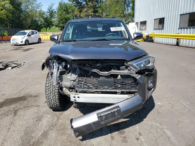 JTEMU5JR0N5995823 - 2022 TOYOTA 4RUNNER SR5/SR5 PREMIUM Grau Foto 5