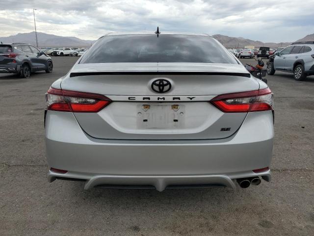 4T1G11AK2NU498747 - 2022 TOYOTA CAMRY SE SILVER photo 6