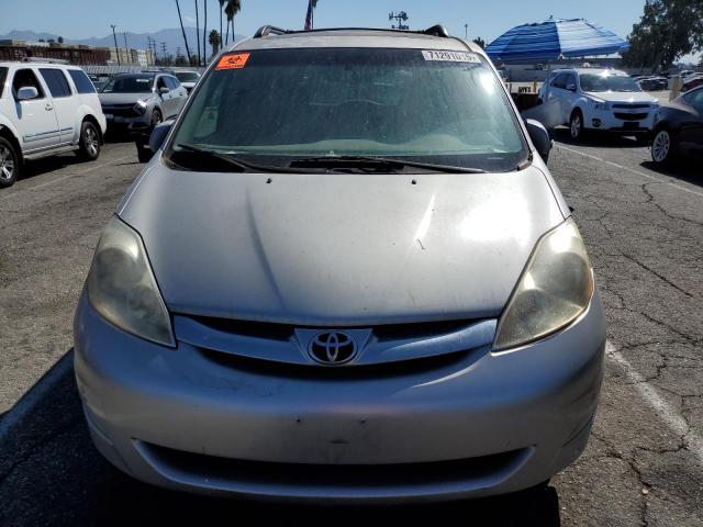 5TDZK22C18S197886 - 2008 TOYOTA SIENNA XLE SILVER photo 5