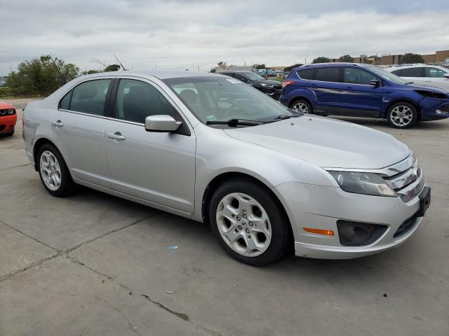 3FAHP0HA2BR223239 - 2011 FORD FUSION SE SILVER photo 4