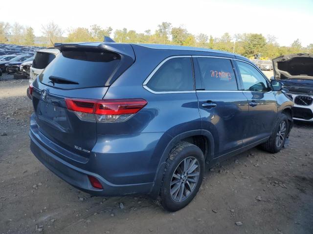 5TDJZRFH3HS377801 - 2017 TOYOTA HIGHLANDER SE GRAY photo 3