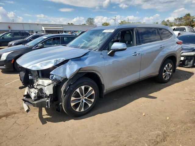 2021 TOYOTA HIGHLANDER XLE, 