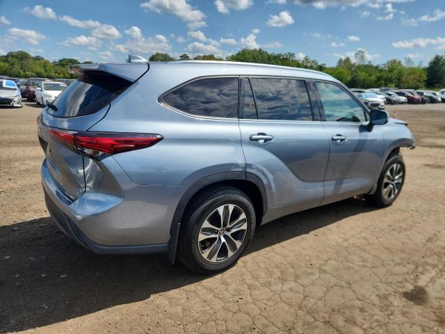 5TDGZRBH9MS066075 - 2021 TOYOTA HIGHLANDER XLE Сірий фото 3