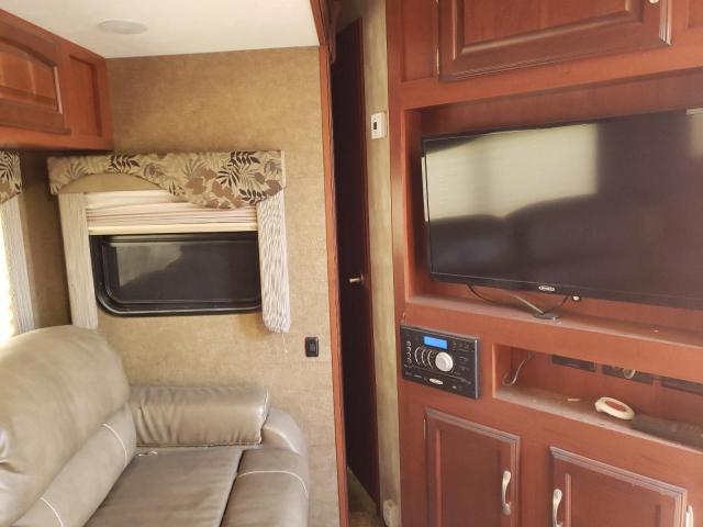 54CA11329F1E11228 - 2015 WINNEBAGO ULTRALITE BEIGE photo 5