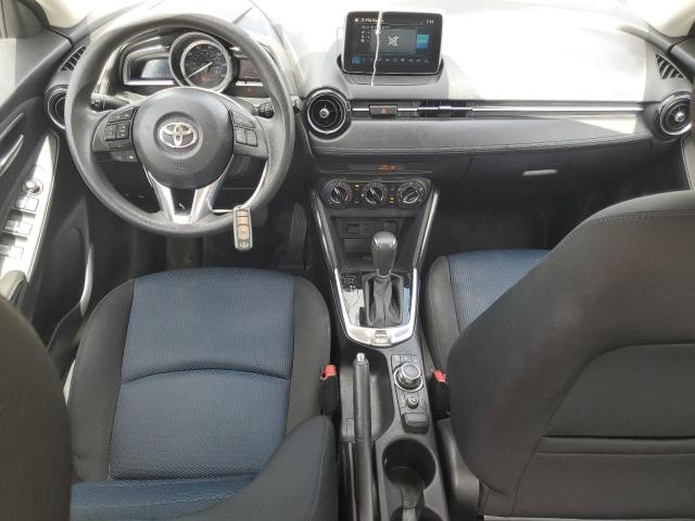 3MYDLBYV3JY331331 - 2018 TOYOTA YARIS IA Qara foto 8