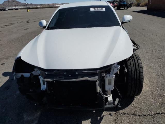 ZARFAEDN8H7552204 - 2017 ALFA ROMEO GIULIA Q4 თეთრი ფოტო 5