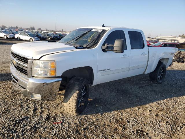 1GCHK23607F530713 - 2007 CHEVROLET SILVERADO K2500 HEAVY DUTY WHITE photo 1