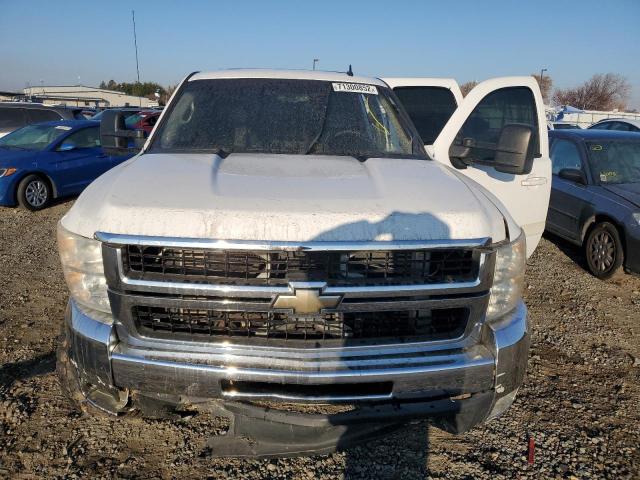 1GCHK23607F530713 - 2007 CHEVROLET SILVERADO K2500 HEAVY DUTY WHITE photo 11