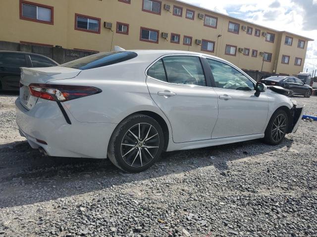 4T1G11AK3RU236581 - 2024 TOYOTA CAMRY SE NIGHT SHADE WHITE photo 3