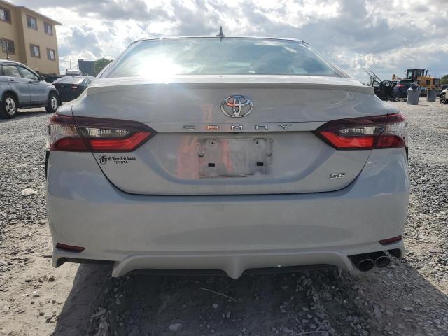 4T1G11AK3RU236581 - 2024 TOYOTA CAMRY SE NIGHT SHADE WHITE photo 6