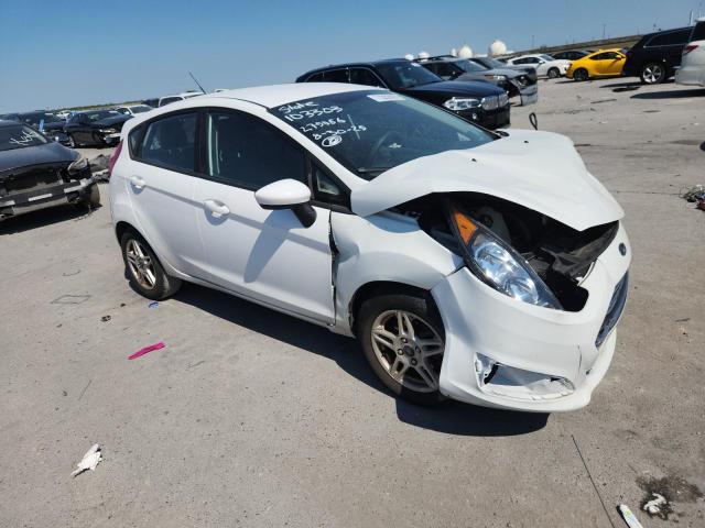 3FADP4EJ0KM103303 - 2019 FORD FIESTA SE Blanc photo 4