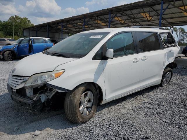 2017 TOYOTA SIENNA LE, 