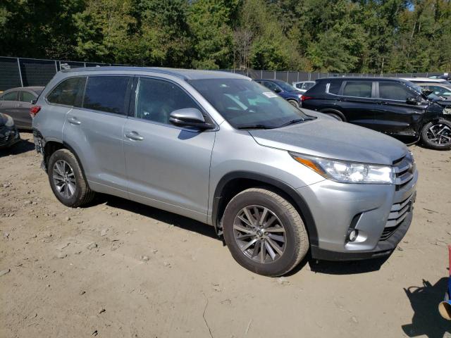 5TDJZRFH4JS548061 - 2018 TOYOTA HIGHLANDER SE SILVER photo 4