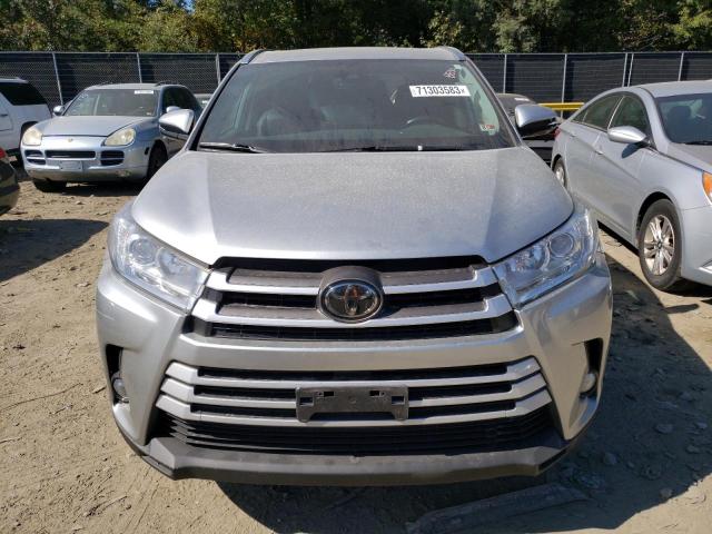 5TDJZRFH4JS548061 - 2018 TOYOTA HIGHLANDER SE SILVER photo 5