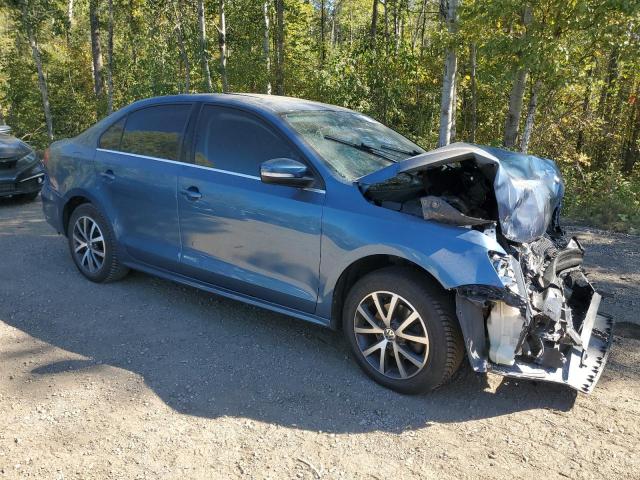 3VWD07AJ4FM245159 - 2015 VOLKSWAGEN JETTA SE BLUE photo 4