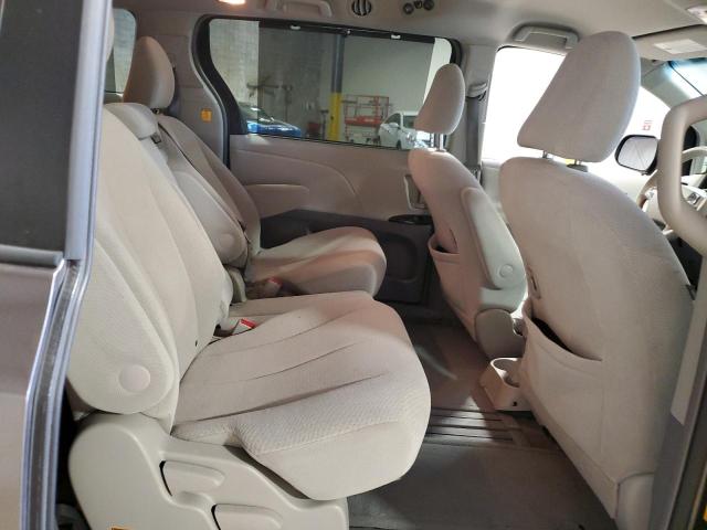5TDKK3DC6CS197024 - 2012 TOYOTA SIENNA LE GRAY photo 11