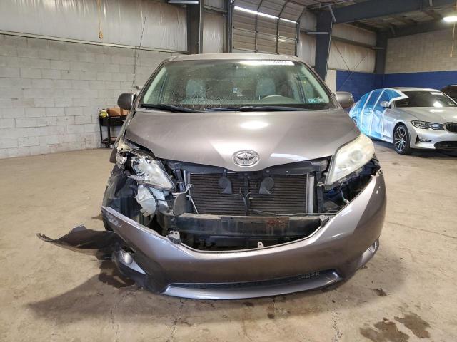 5TDKK3DC6CS197024 - 2012 TOYOTA SIENNA LE GRAY photo 5
