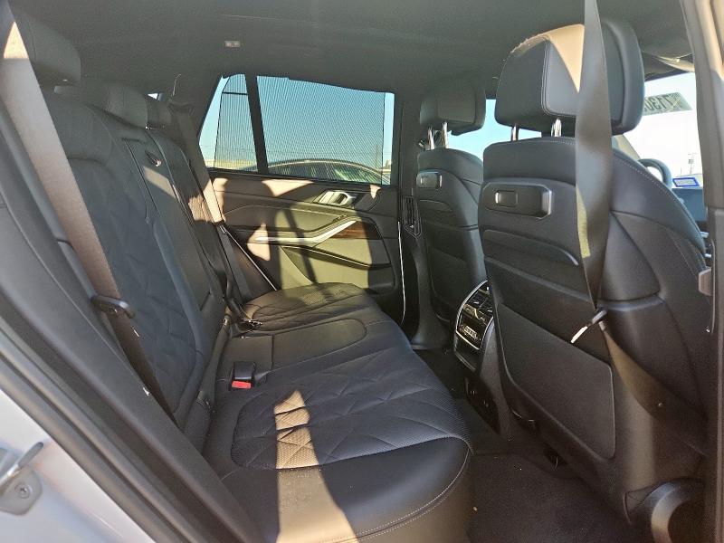 5UX23EU00R9S11777 - 2024 BMW X5 XDRIVE40I Biały zdjęcie 10