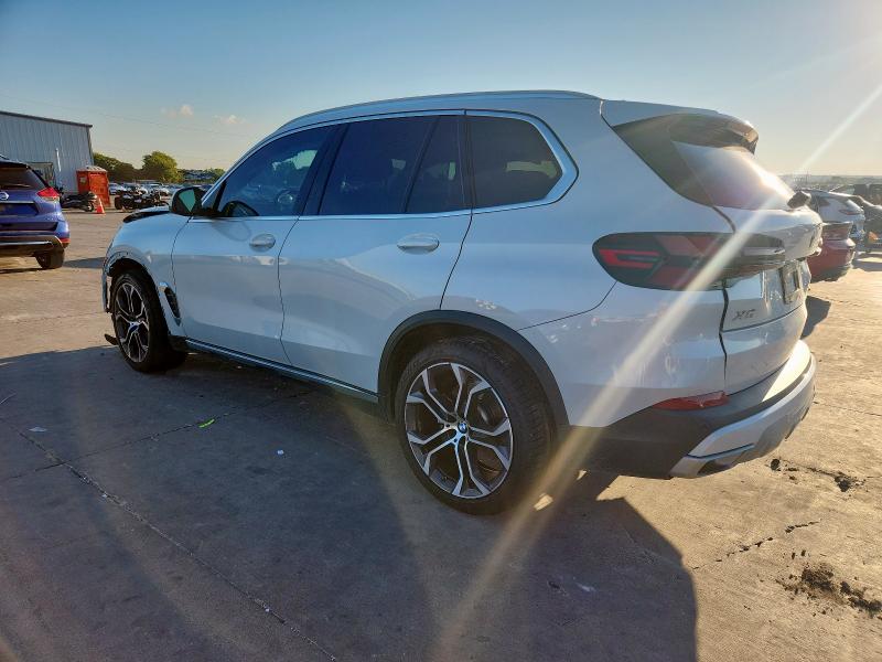 5UX23EU00R9S11777 - 2024 BMW X5 XDRIVE40I Biały zdjęcie 2