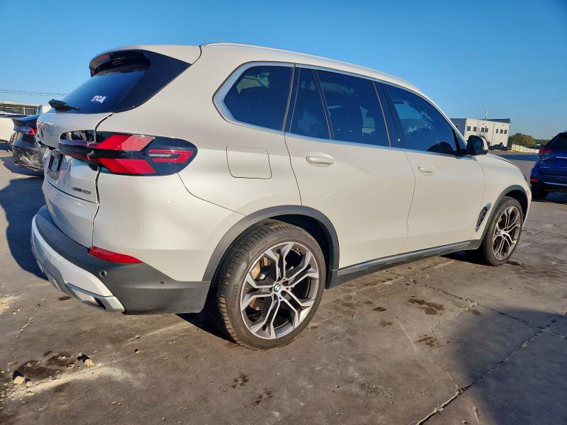 5UX23EU00R9S11777 - 2024 BMW X5 XDRIVE40I Biały zdjęcie 3