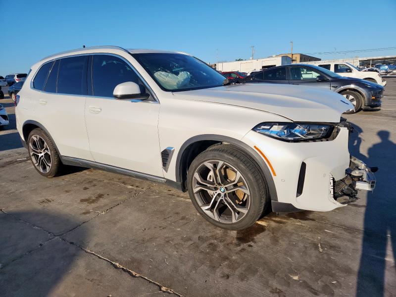 5UX23EU00R9S11777 - 2024 BMW X5 XDRIVE40I Biały zdjęcie 4