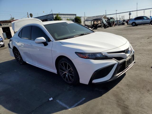 4T1G11AK7RU847441 - 2024 TOYOTA CAMRY SE NIGHT SHADE WHITE photo 4