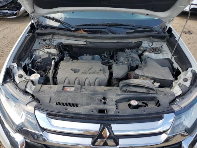 JA4AD3A32GZ022701 - 2016 MITSUBISHI OUTLANDER SE WHITE photo 11
