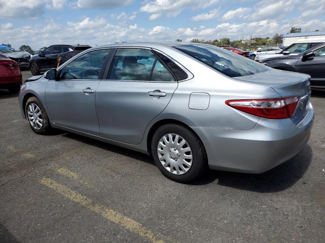 4T4BF1FK1FR490067 - 2015 TOYOTA CAMRY LE 银色 照片 2