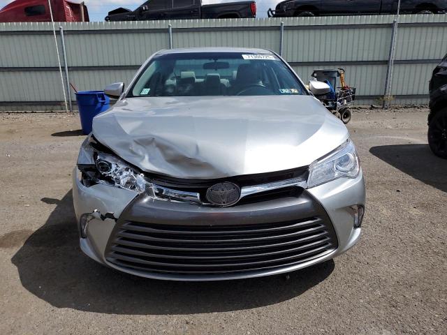 4T4BF1FK1FR490067 - 2015 TOYOTA CAMRY LE 银色 照片 5